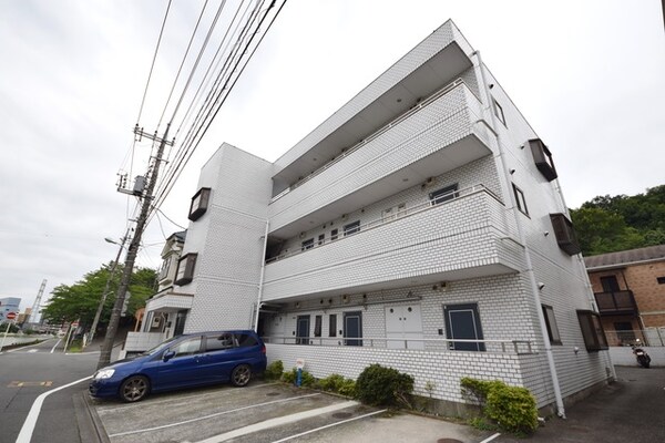 外観(★南向きで陽当たりの良いマンションです★)