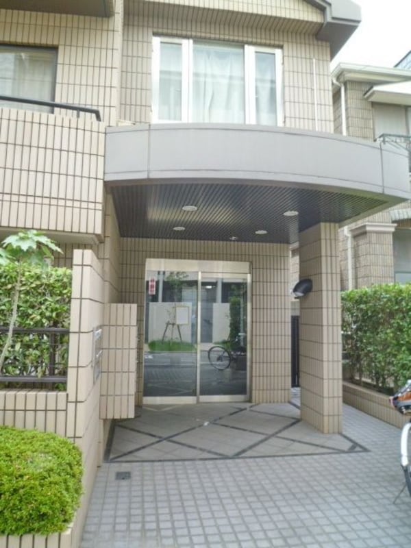 エントランス(★オートロック付きのマンションです★)