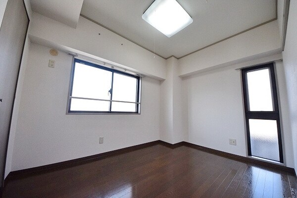 設備(★5.4帖の洋室・角部屋二面採光です★)