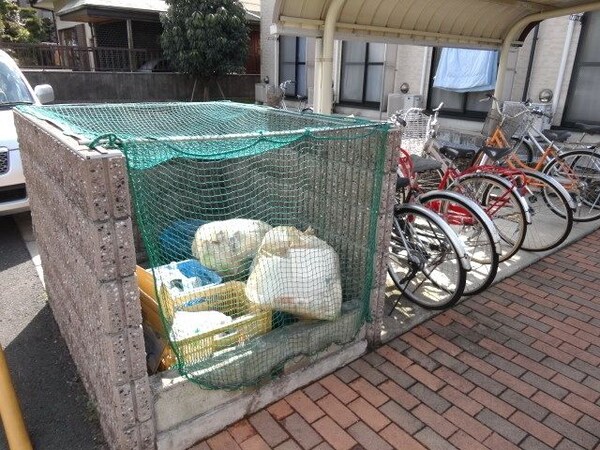 共有部分(ゴミ置場です)