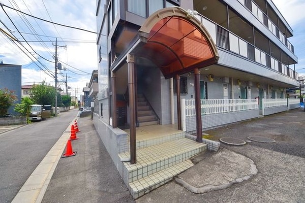 エントランス(タウンハウジング府中店まで)