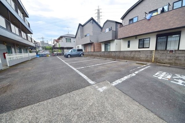 駐車場(タウンハウジング府中店まで)