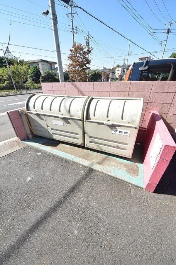 共有部分(★専用ゴミ置き場です★)