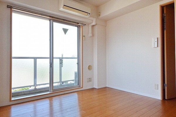 その他室内・内装(★窓も大きくとても明るいお部屋です★)