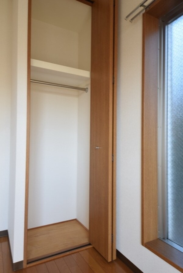 収納(バルコニー側洋室収納部分)