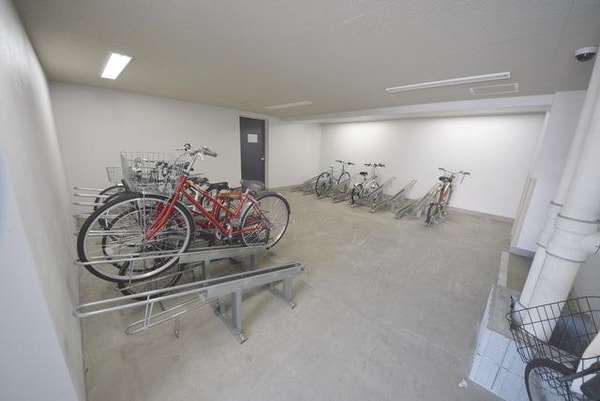 共有部分(★屋内駐輪場スペースです★)