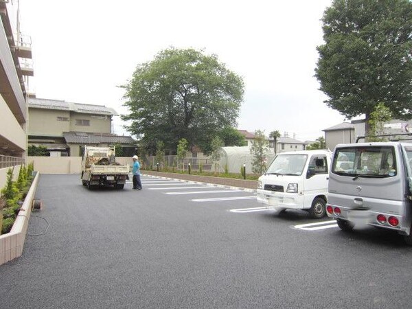 駐車場(タウンハウジング府中店まで)