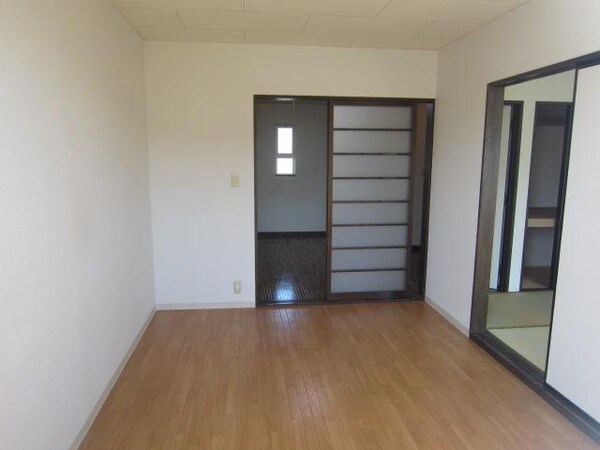 寝室(★フローリングのお部屋です★)