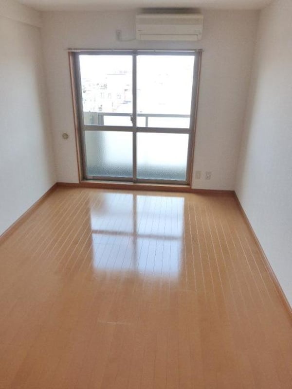 リビング・居室(同一建物の別部屋の写真です)