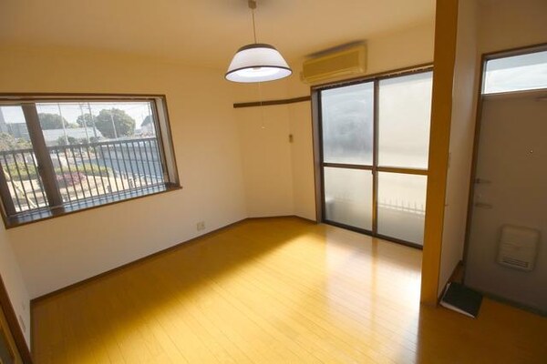 リビング・居室(※別部屋参考写真)