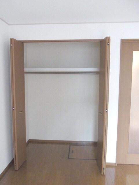 物件内観写真5　(★たっぷりクローゼット・1間★)