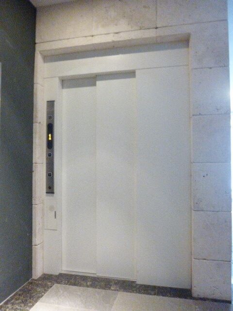 物件内観写真18　(★エレベーターです★)