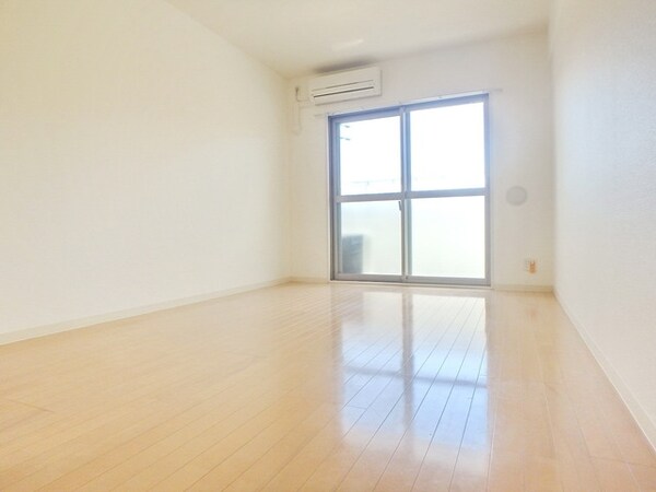 リビング・居室(★居室8.3帖★)