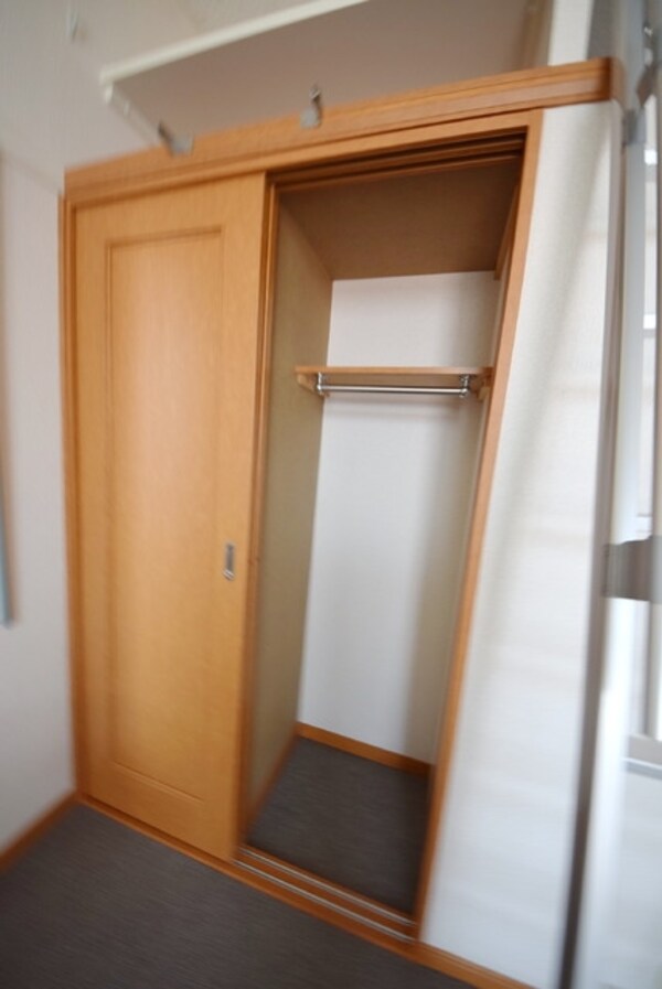 収納(★左の扉も同じクローゼットになっています★)