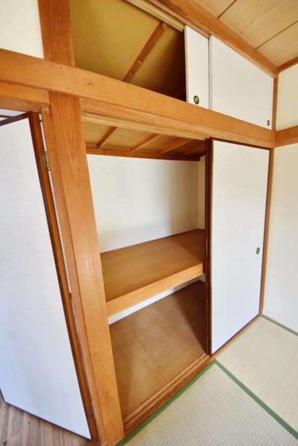 収納(★押入れも2段で大き目です★)