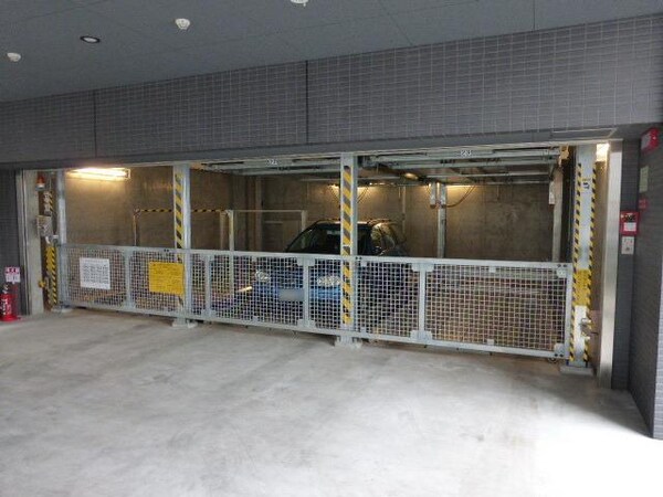 駐車場(★屋根付駐車場です★)