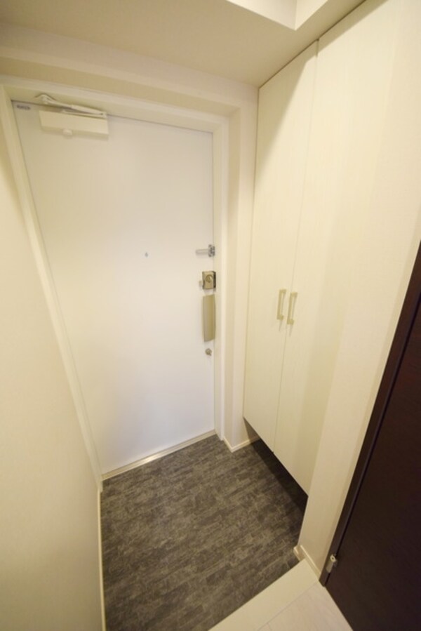 玄関(★シューズボックス付きの玄関です★)