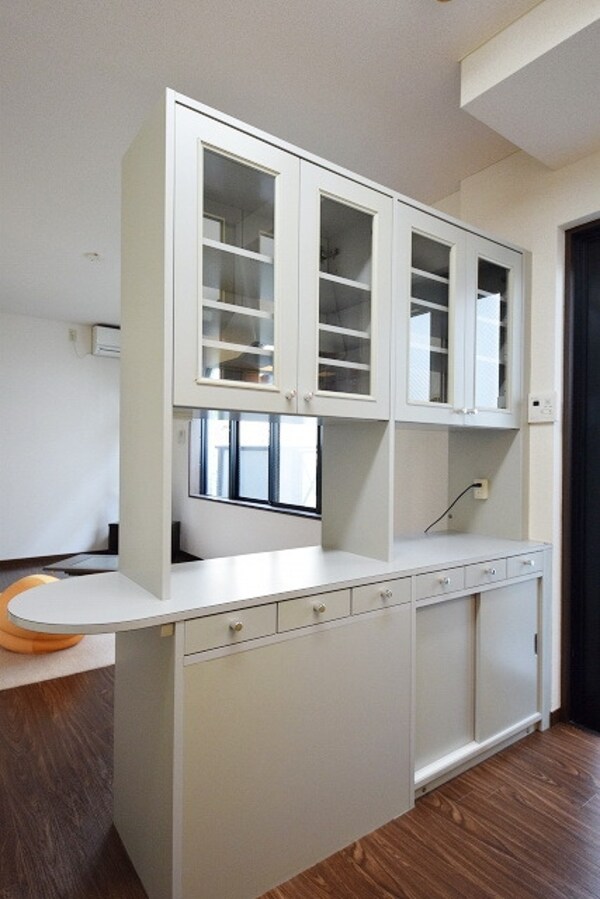 設備(★おしゃれなキッチンカウンター兼食器棚です★)