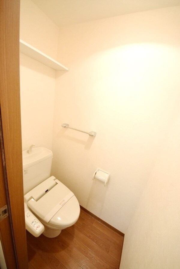 トイレ(★洗浄機能付き！上部に棚あり★)