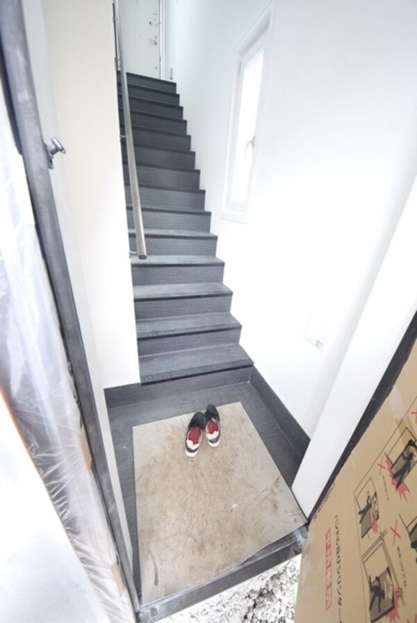 エントランス(★メゾネットタイプの物件です★)