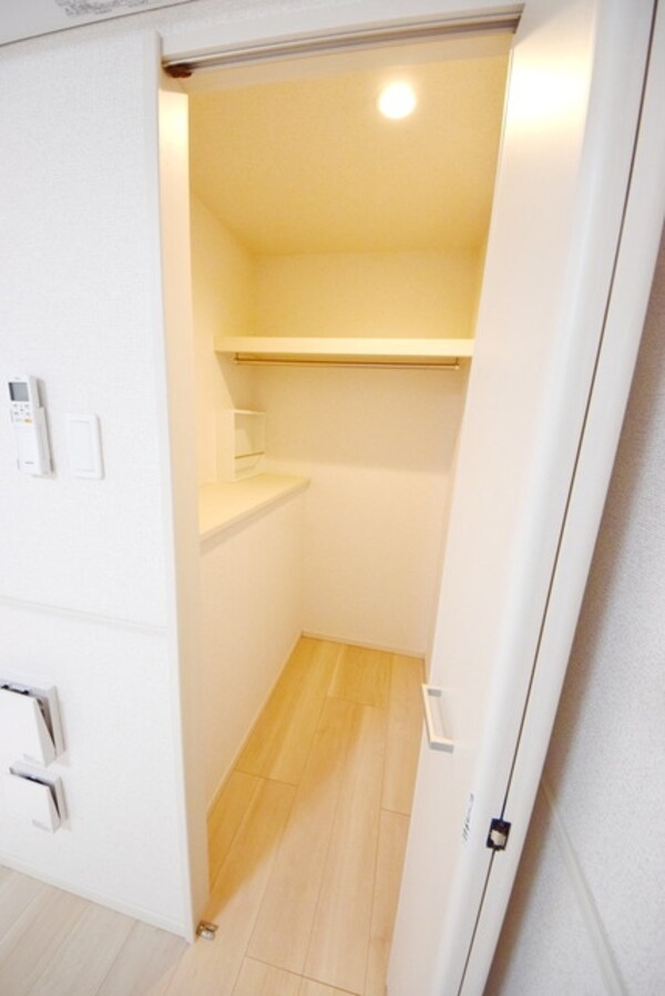設備(★上着が掛けやすい収納です★)