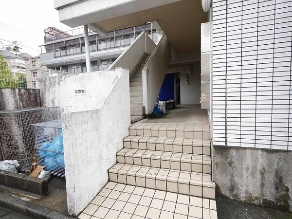 エントランス(★お部屋探しはタウンハウジング高幡不動店まで★)