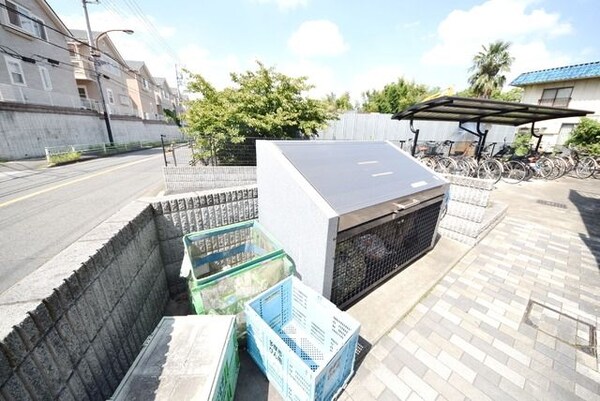 共有部分(★うれしい敷地内ごみ捨て置き場です★)