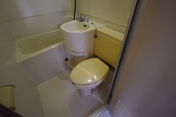 トイレ(～ユニットバスのトイレはお掃除がしやすいんですよ～)
