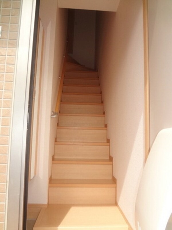 玄関(☆こちらのお部屋専用の階段です☆)