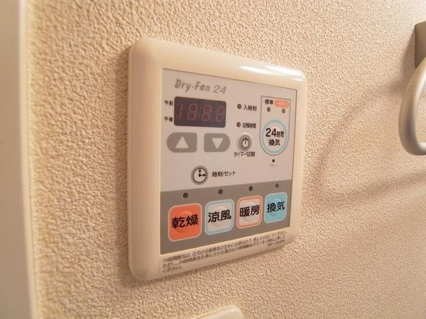 バス／シャワールーム等(♪梅雨時の強い意味方、浴室換気乾燥機付き♪)