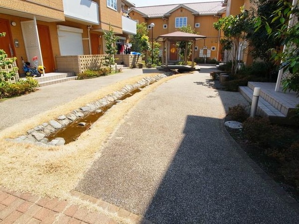 エントランス(♪中庭付き♪)