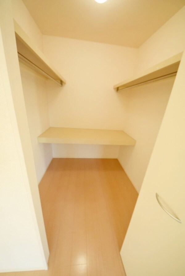 設備(★ウォークインクローゼットがお部屋の様ですね★)