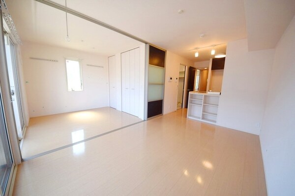 その他室内・内装(★バルコニー側から見たお部屋です★)