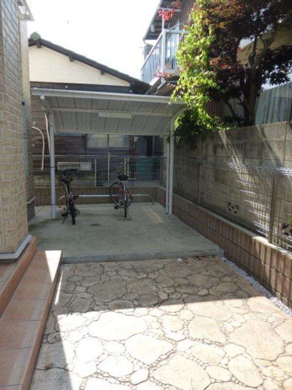 共有部分(屋根付き駐輪場です)