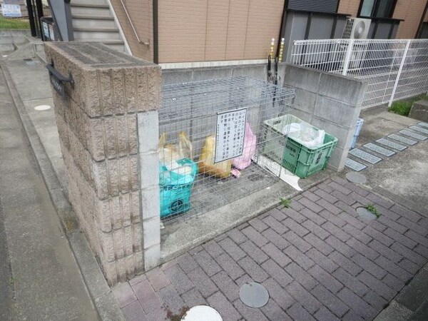 共有部分(★共用ゴミ置場もきちんと管理されてますね★)