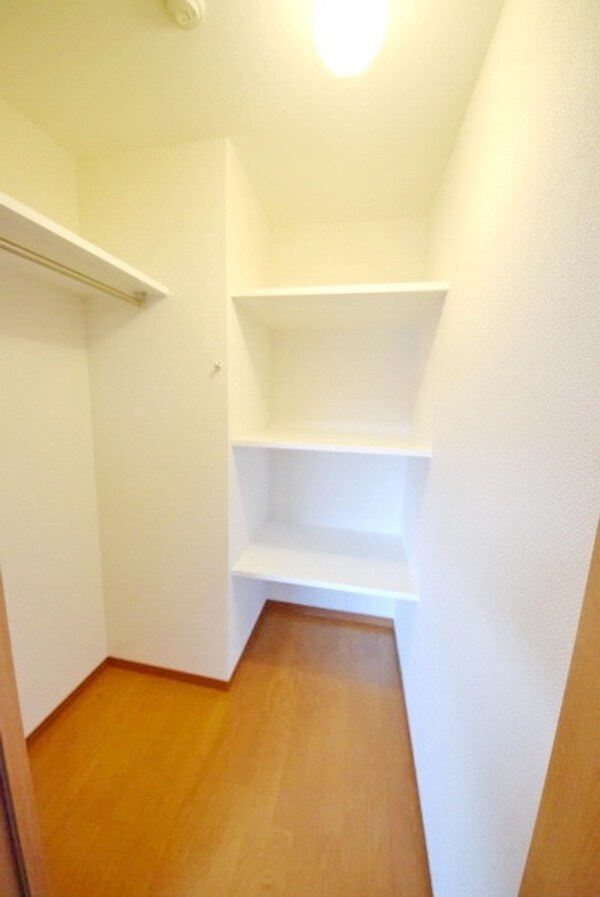 設備(～大きくて写真では収まりきらないウォークインクローゼットで…)