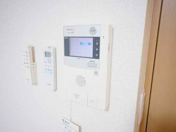セキュリティ(★モニター付きインターホンの様子★)