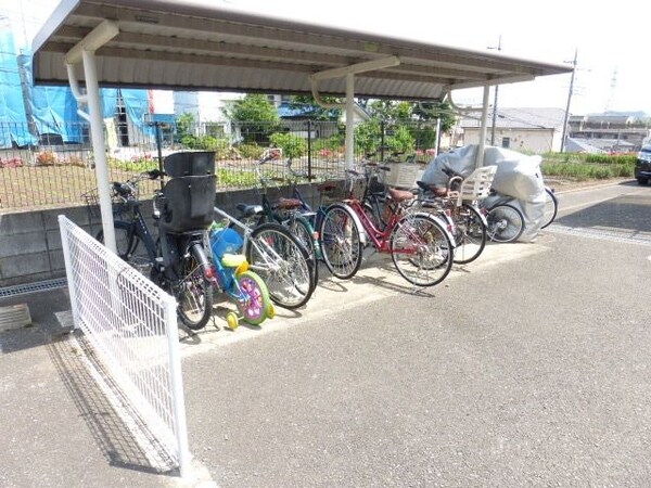 共有部分(屋根付き駐輪場です)
