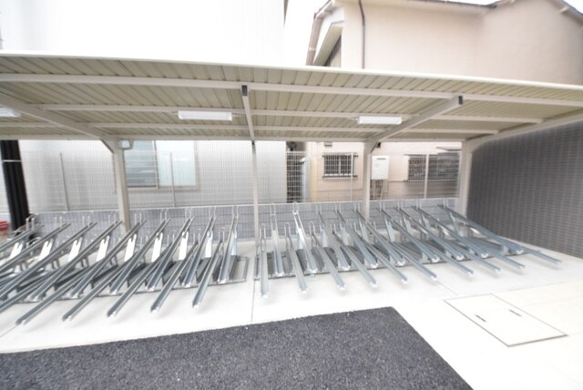 物件内観写真25　(屋根付き駐輪場)