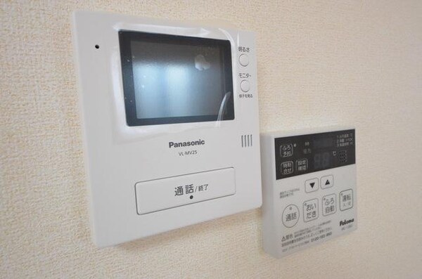 設備(☆来訪者をドアを開けずに確認できますね☆)