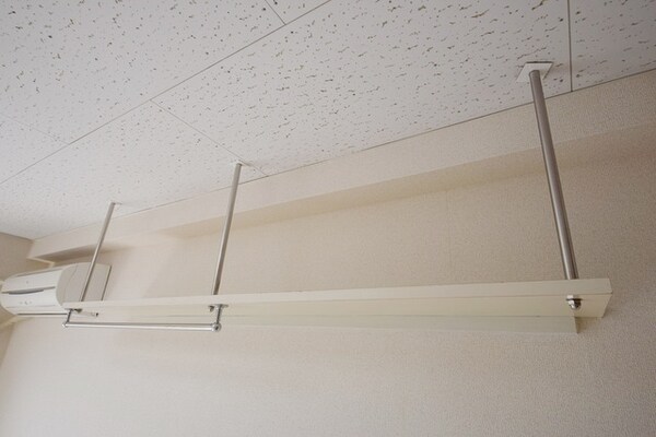 設備(★吊戸棚。コートかけたりもできてこれが意外と便利です★)