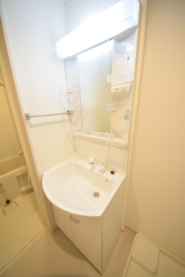 洗面(☆洗面台は独立しているので助かりますね)