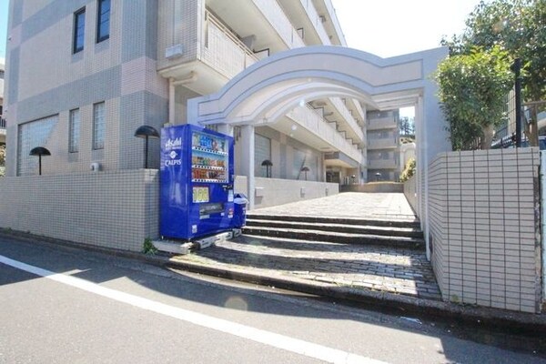 エントランス(★お部屋探しは株式会社タウンハウジング東京まで★)