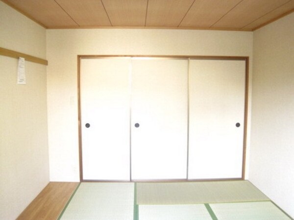 寝室(★お部屋探しは株式会社タウンハウジング東京まで★)