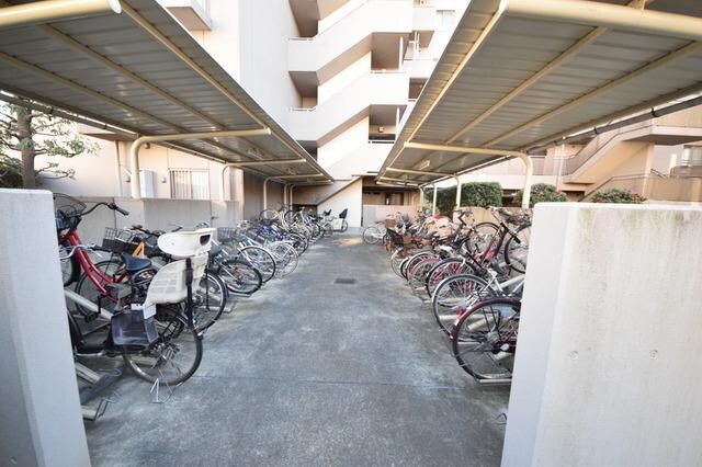 物件内観写真18　(♪屋根付き駐輪場♪)