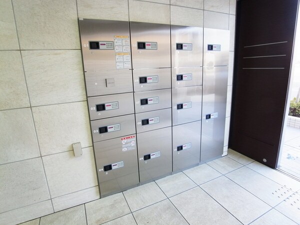 エントランス(♪通販生活に欠かせない宅配ＢＯＸ♪)