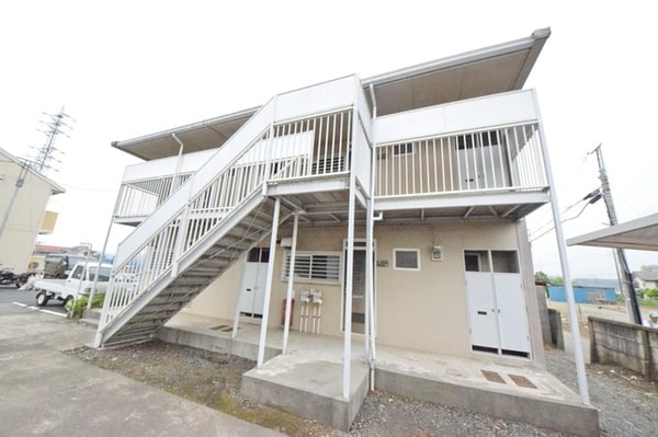 外観(閑静な住宅街に建っています♪)