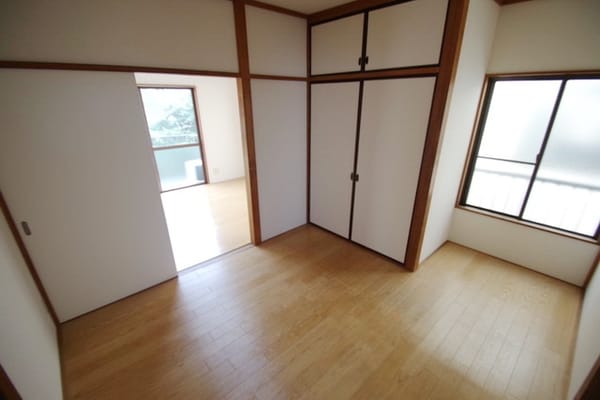 寝室(★角部屋２面採光★)