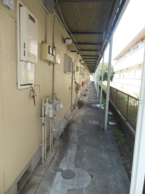 エントランス(★共用廊下もしっかり管理されてますよね★)