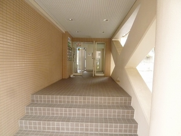 エントランス(★お部屋探しは、タウンハウジング多摩センター店へ★)